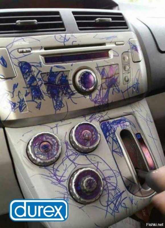 Что делать, если ребенок разрисовал ручкой диван?