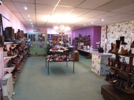 Магазины женской обуви пустуют, производители закрывают заводы :)