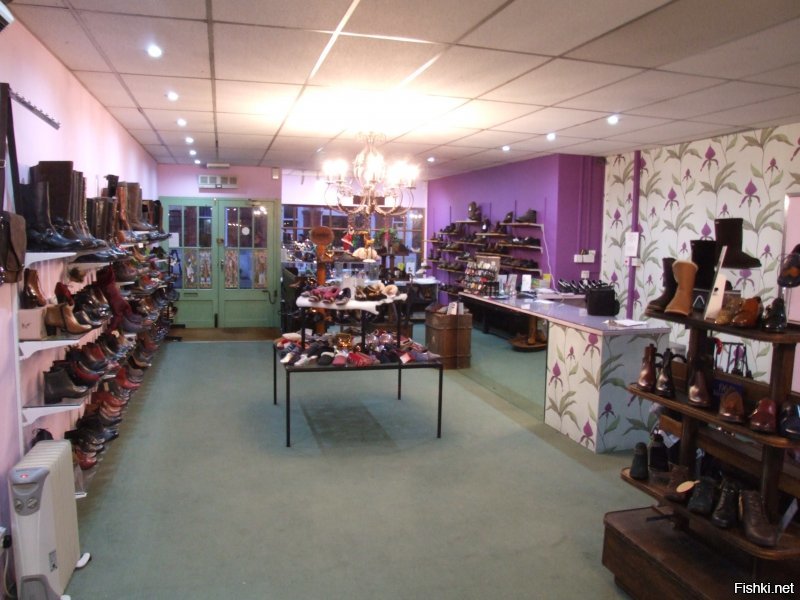 Магазины женской обуви пустуют, производители закрывают заводы :)