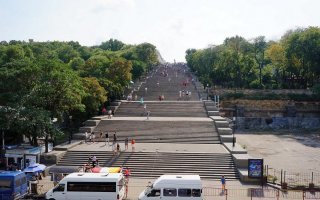 Я бы добавил сюда Потёмкинскую лестницу (Одесса) и Чкаловскую (Нижний Новгород)