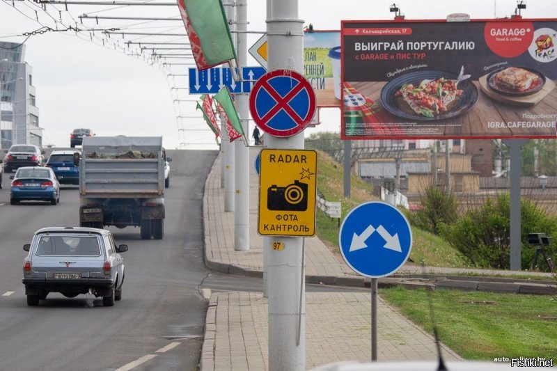 В Беларуси этой проблемы не существует.
ГАИ заранее предупреждает, по радио, ТВ, Net, в различных СМИ, где будут стоять мобильные камеры, где устанавливаются новые стационарные. Плюс, перед камерой ВСЕГДА знак. ... и народ умудряется попадаться!
Короче, все честно и прозрачно. 

К примеру Июль этого года