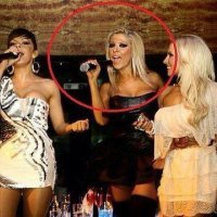 А что? они прекрасно знают как держать микрофон...

... и паяльник