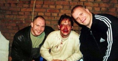 Спасибо)) повесил. долбое.бы оценили, поржали и прислали по сетке это(((:
Решили закопать топор войны, под пиво))
