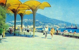 И снова Ялта!
Первые две - набережная в Ялте, третья - где-то в районе "Дельфина"...