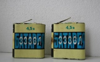 Потому что все пробовали в детстве батарейки на вкус.  А ток - кислый.