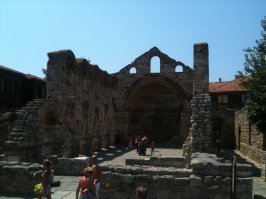 Добавлю фото 2013 года. И болгары за столом.