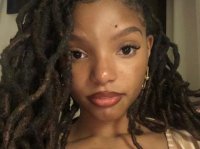 вот русалочка из загрязнённого океана