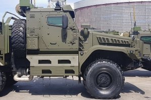 Капотные камазы, стали не Камазами, а Астейсами. И нашли свою нишу на военном поприще. Хотя их конечно не узнать.