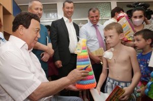 «Я люблю тебя 3000»: актеры из «Человека-паука» посетили госпиталь в США
