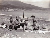 Странный купальник, как для тех лет..