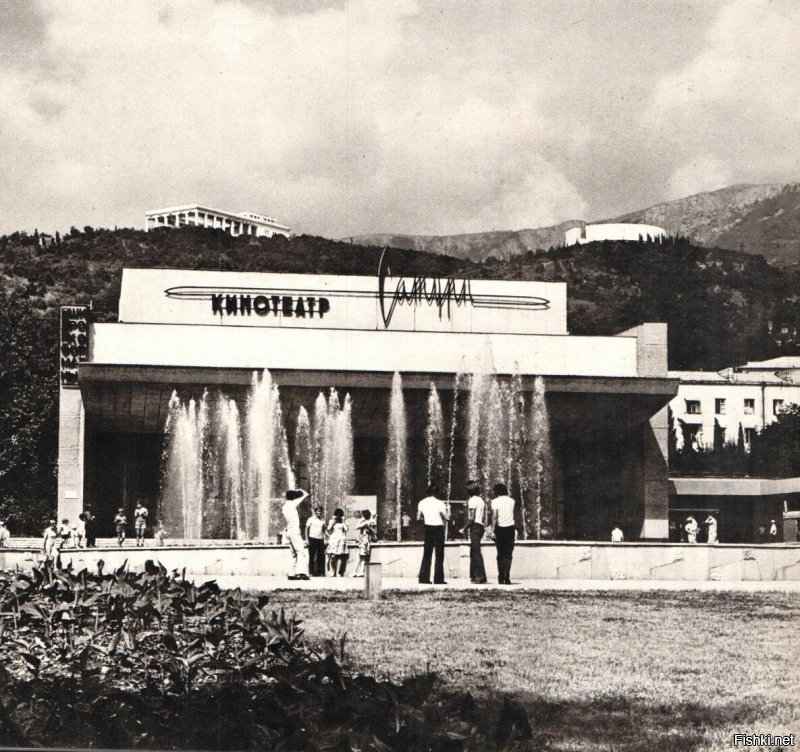 Спасибо огромное!!! 
Добавлю ещё несколько фото старой Ялты.