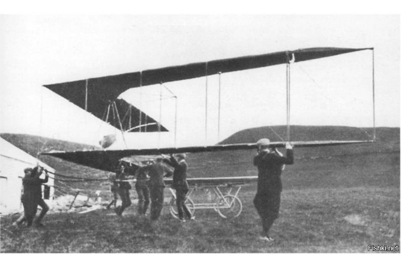 Бесхвостки начали летать аж в 1910-м. Они были созданы английским конструктором Д. Данном. А его планер D.1 летал ещё в 1907-м...