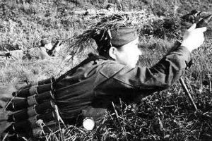 а ещё была винтовка-гранатомёт Дьяконова 1916 г.
и даже пехотная лопатка-миномёт его же 1938 г.