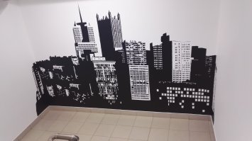 Как украсить скучную многоэтажку