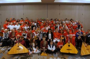 Американская ассоциация балалайки и домры была основана в 1978 году тремя американскими музыкантами Лин Карпентер, Чарли Раппопорт и Стивеном Воловник. Музыканты в молодости проявляли огромный интерес к русской и восточно-европейской культурам, и музыке, исполняющейся на традиционных русских народных инструментах, таких как балалайка, домра, баян, а также всевозможных духовых и ударных инструментах.