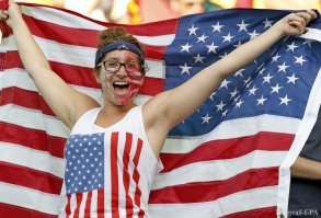 полудурков везде хватает согласно статистике, при чем тут патриотизм? Автор стремится подменить понятия...