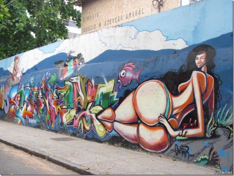 а это уже из дочериной коллекции (она какое-то время сама "бомбила"). у нас с ней на пару коллекция была когда-то на 1 тыс. где-то картинок, но почти все в её компе остались ((( а она сейчас с мужем в Рязани живёт, у меня к её компу, что дома остался, доступа в настоящее время нет (((