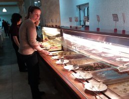 Сейчас вроде бы там большие скидки - чуть ли не 50 %. Когда ездили на три дня (2 взрослых) с процедурами отдавали 24 000 руб. Питание там трехразовое, шведский стол, включено в проживание.