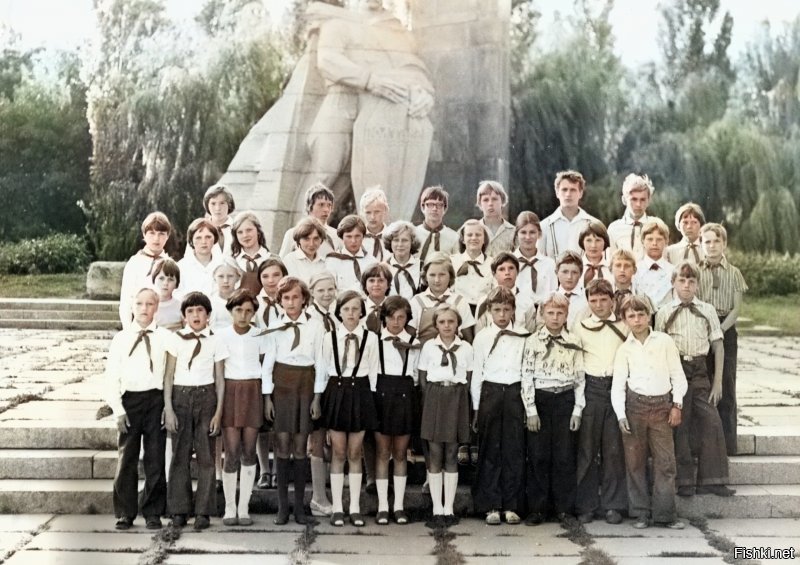 Пионерлаг "Орлёнок" в г. Карловка под Полтавой. 1979
 г. Фото на экскурсии в Полтаве