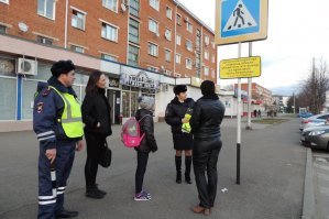 У нас по городу перед многими ПП повесили вот такие таблички. Вряд ли на них кто-то особое внимание обращает, но всё же..