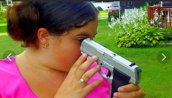 Американка чуть не подстрелила своих родственников фейерверком