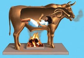 Есть интересное и красивое. Но много и гадости. Вот это уродство, например, с жуткими ассоциациями: