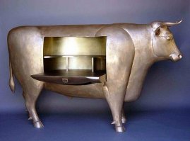 Есть интересное и красивое. Но много и гадости. Вот это уродство, например, с жуткими ассоциациями: