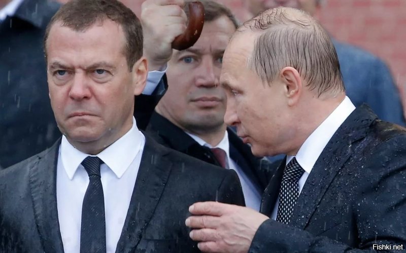 У Медведева с грызунами свои счеты, еще с 2008! :)
Димон, будь жестче, съешь сникерс!(с)