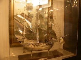 Руки на месте.Молодец!А вот такое чудо из серебра увидел в Сорренто.