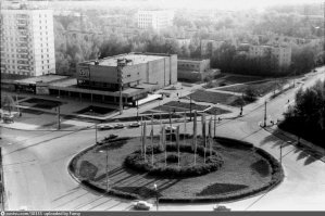 В Москве, на площади Белы Куна, такой турбоперекрёсток существует  с 60-х годов.Ничего нового.Аварии там частенько бывают.