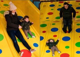 Вот как папа, не делайте лучше. Или одновременно, как слева, на крайняк, или вперед и внизу ждите малыша. Из личного опыта. Особенно в аквапарках.