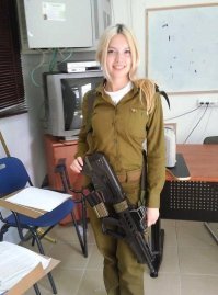 какие то грустные девчонки у автора)