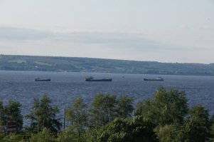 Небо над заливом и движуха выше шлюза в 2012м году