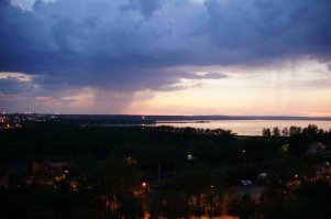 Небо над заливом и движуха выше шлюза в 2012м году