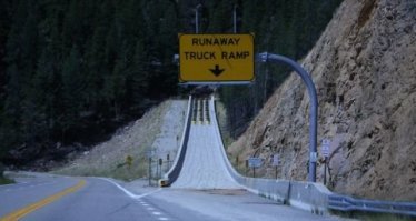 как бы  не хаяли пиндосов но у них есть специальные тормозящие площадки.