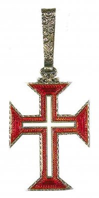 По 2 знака пиренейских тамплиеров: испанский орден св. Девы Монтезской и португальский орден Христа...