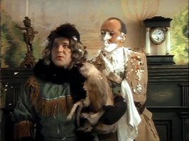 Момент нападения обезьян на мужчину попал на видео 