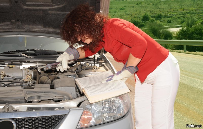 Да очень просто, было бы желание! Можно, к примеру, сломать резьбу или "закрутить" свечу вверх ногами.