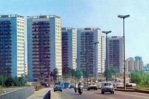 Наконец-то увидел что-то знакомое: фотография высотных жилых домов по Ленинградскому шоссе, сделанная с нового моста через канал им.Москвы.