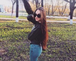 дурак то он редкостный, но и этой не дашь 16))