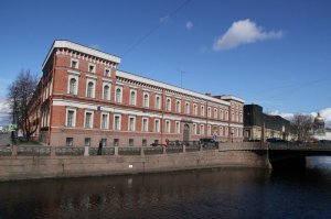 На вашем фото здание биржи!

Вот здание военно-морского музея.