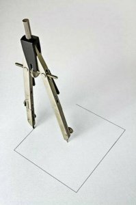 Именно этой штуковиной возможно начертить квадрат. Правда, он будет, как и гласит тригонометрическая аксиома, состоять из множества точек.