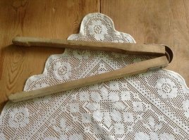 ну а про пинцет для выщипывания бровей стыдно не знать.