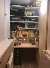 Блин! Не верю. На верстаке обязательно какой-нибудь бардак, и инструмент взят, типа "щаз, прикручу и верну". А если серьезно - тема.