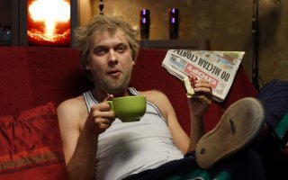 У слова пионер есть исходный смысл - "первопроходец, первооткрыватель" так что, посылать их могут только ограниченные люди, прилипшие к диванам и только все критикующие.