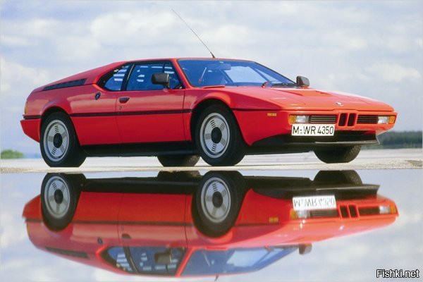 Похож на стоптаный галош. Он реально несуразен даже для японского автопрома тех годов, а уж по сравнению с традициями американского автопрома он вообще бедолага
Доя примера в 70х ввпускались и ездили по дорогам США 




Это американский рынок и американская философия, ну скажите куда прилепить гремлина? Может к европейцас, давайте сравним его с европой и заодно с азией, чтобы два раза не ходить:
 альфв ромео

 биттер

 бмв м1

 сраный ситроён

 датсун

 мазда р икс 7

 опель монза. 

Ну и еще куча и куда скажите приткнутся гремлину с его диким дизайном?