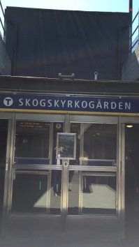 Тоже слышал про красивые станции метро в Стокгольме, но мне попались ничем не примечательные.