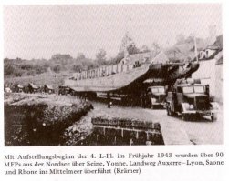 это да, слишком уж пренебрежительно о зибелях Исаев пишет)
Можно сделать вывод, что рукожопили катамараны тут же, на берегу из чего попало. И не "свинченных", конечно, а сваренных, мать их! Они были неразборными, поэтому перевозка их с Северного моря в Средиземное выглядела эпично)
Ну, и "ставили зенитки" только на флак-баржи.