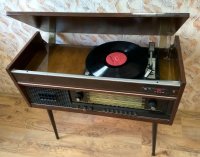 А у меня такой не было, стояла вот такая хрень

И телевизор рубин.