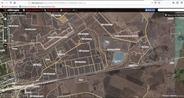 Именно зола.
Вот фото нескольких золоотвалов в Новосибирске и Омске, у упомянутого золоотвала, рядом с которым фотографируются, 1,5 километра в длину, у золоотвала омской ТЭЦ-4 аж 5 километров длина. 

У московской ТЭЦ-22 золоотвалы поменьше, и цвет не такой яркий из-за другого угля и других грунтов, но они тоже есть, почти километр занимают.

В строительстве используется не более 5% от золы в России.